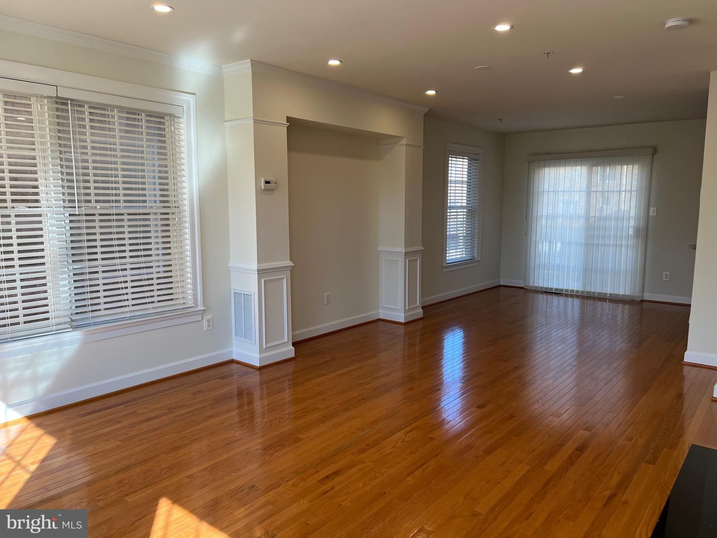 2406 N Greenbrier Court