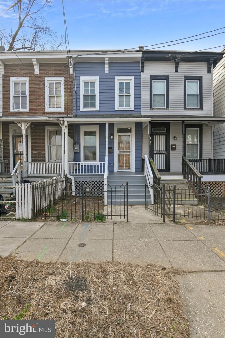 1321 W St SE