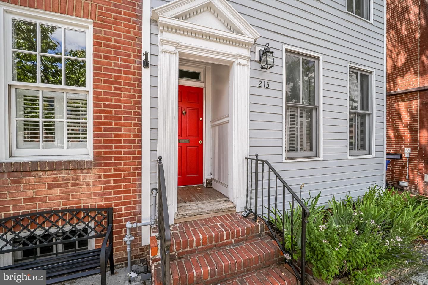 215 S Alfred Street Front
