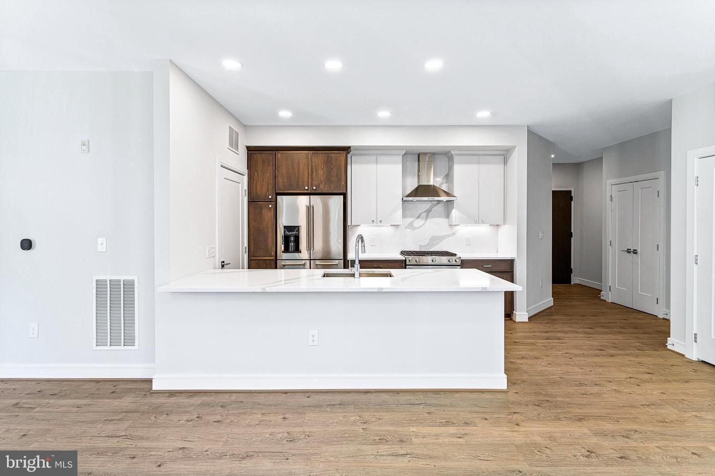 635 Slaters Lane 309