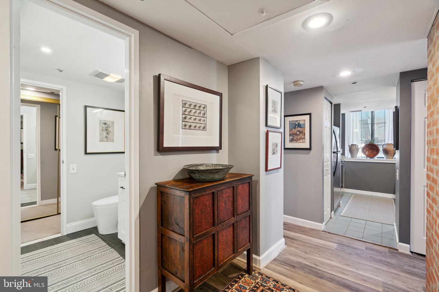 301 Race Street 202