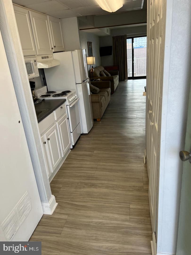 107 N Atlantic Ave 403 (Week 39)