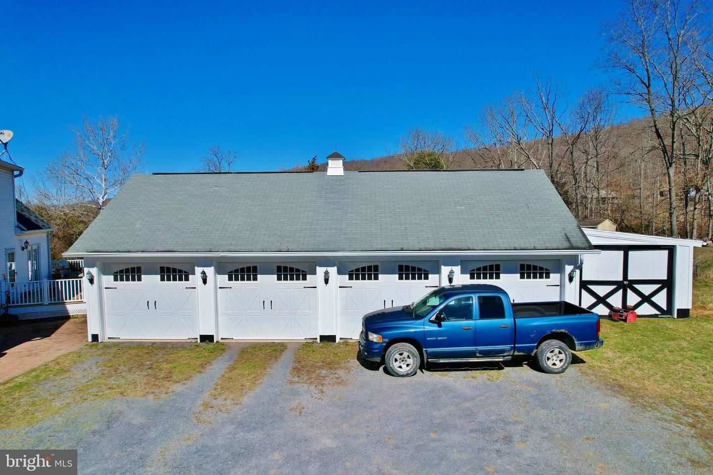 8676 Meadows Road