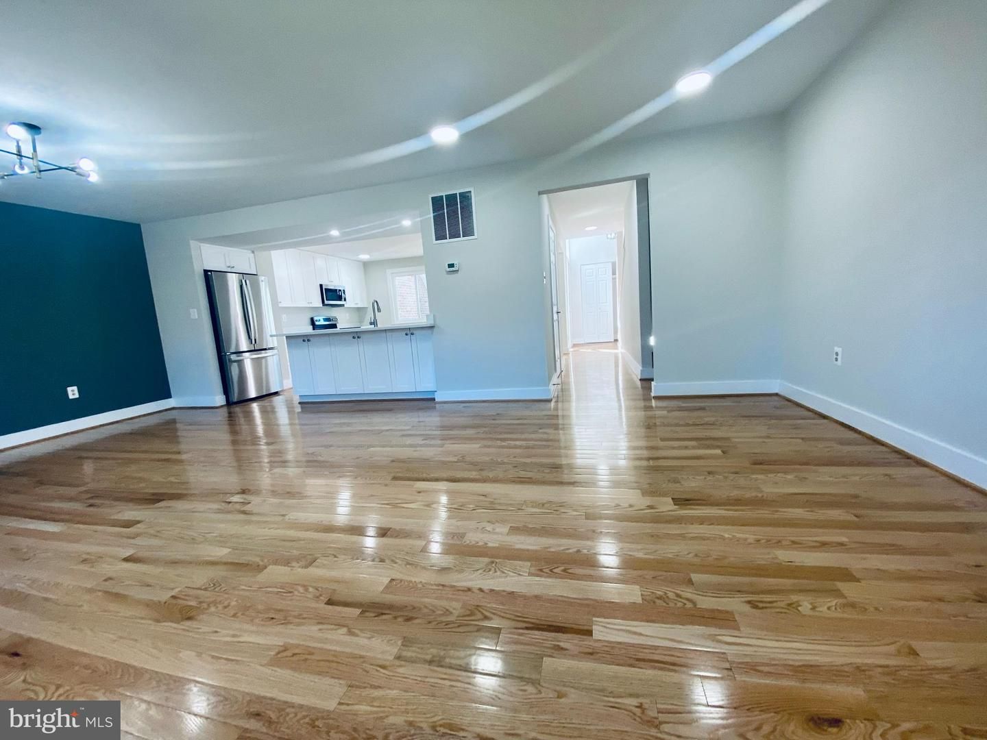 1423 Greenmont Court