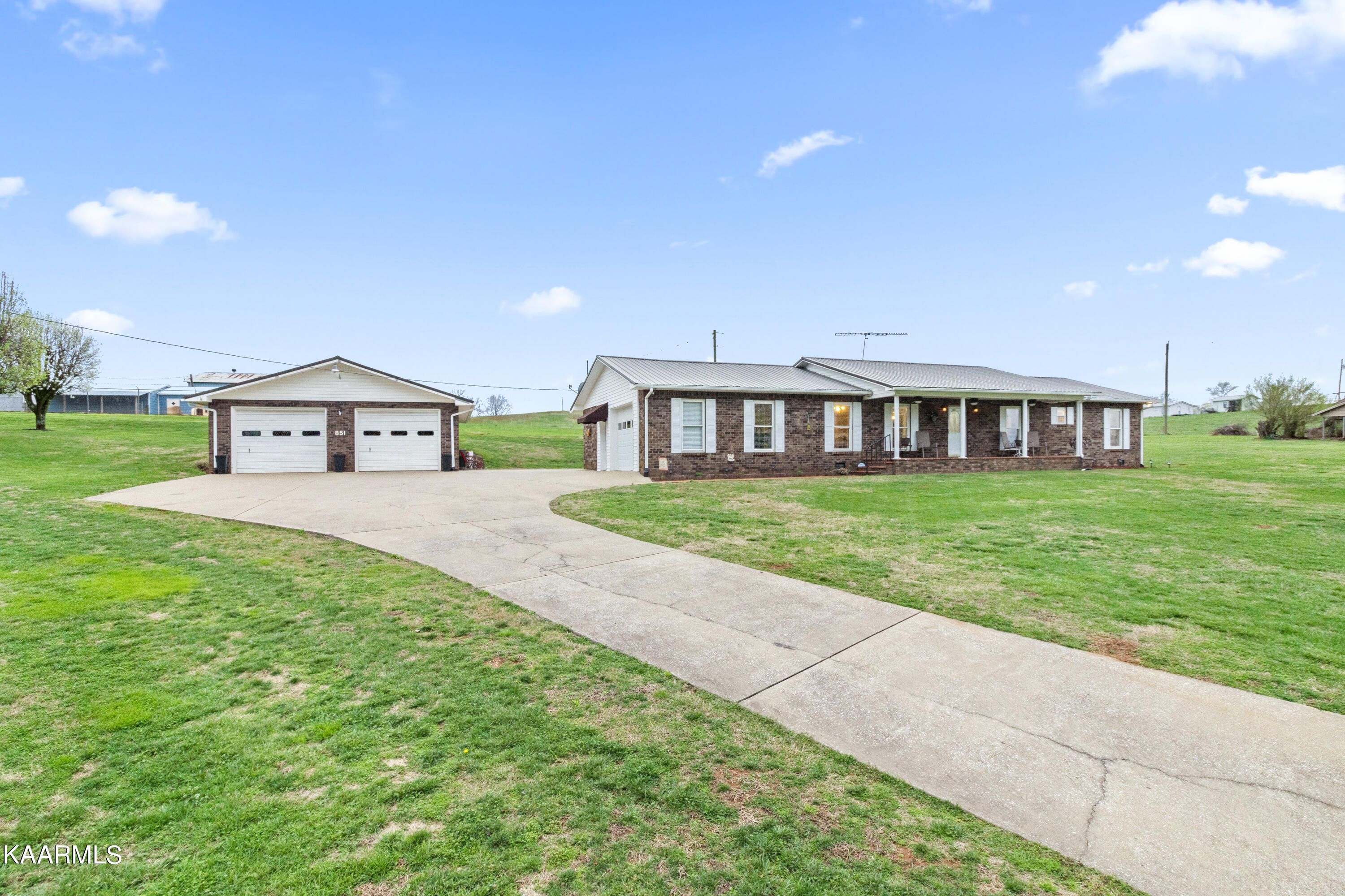 851 Oakland Rd