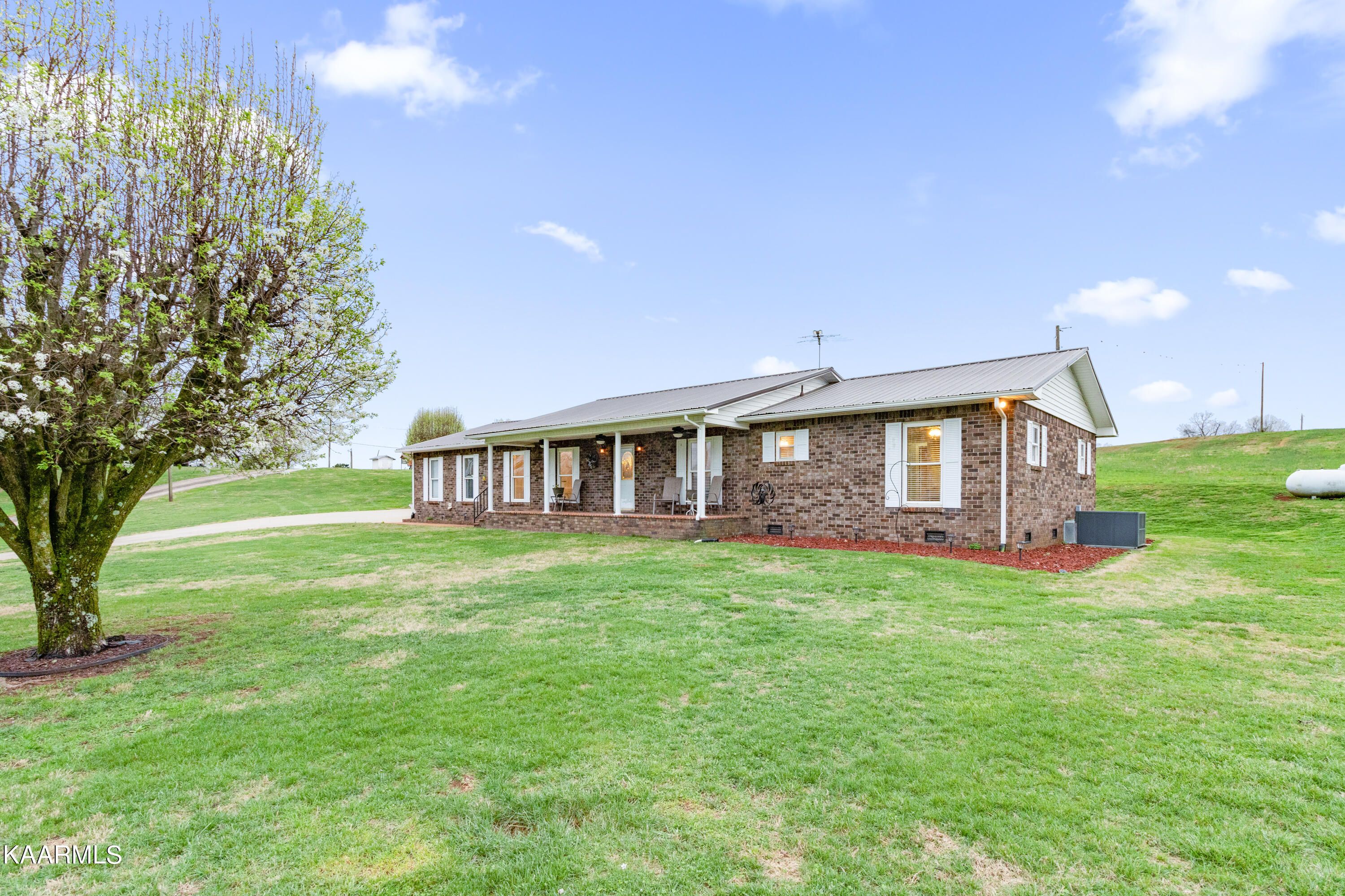 851 Oakland Rd