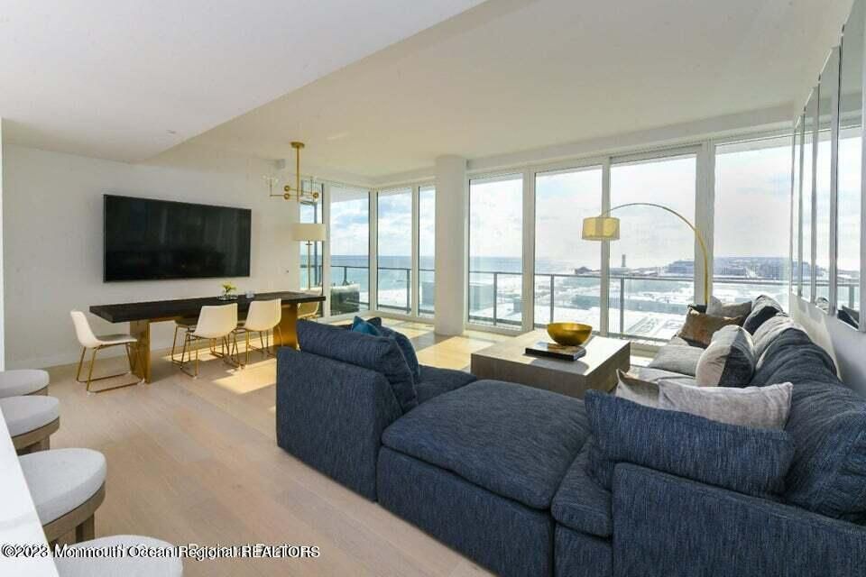 1101 N Ocean Avenue