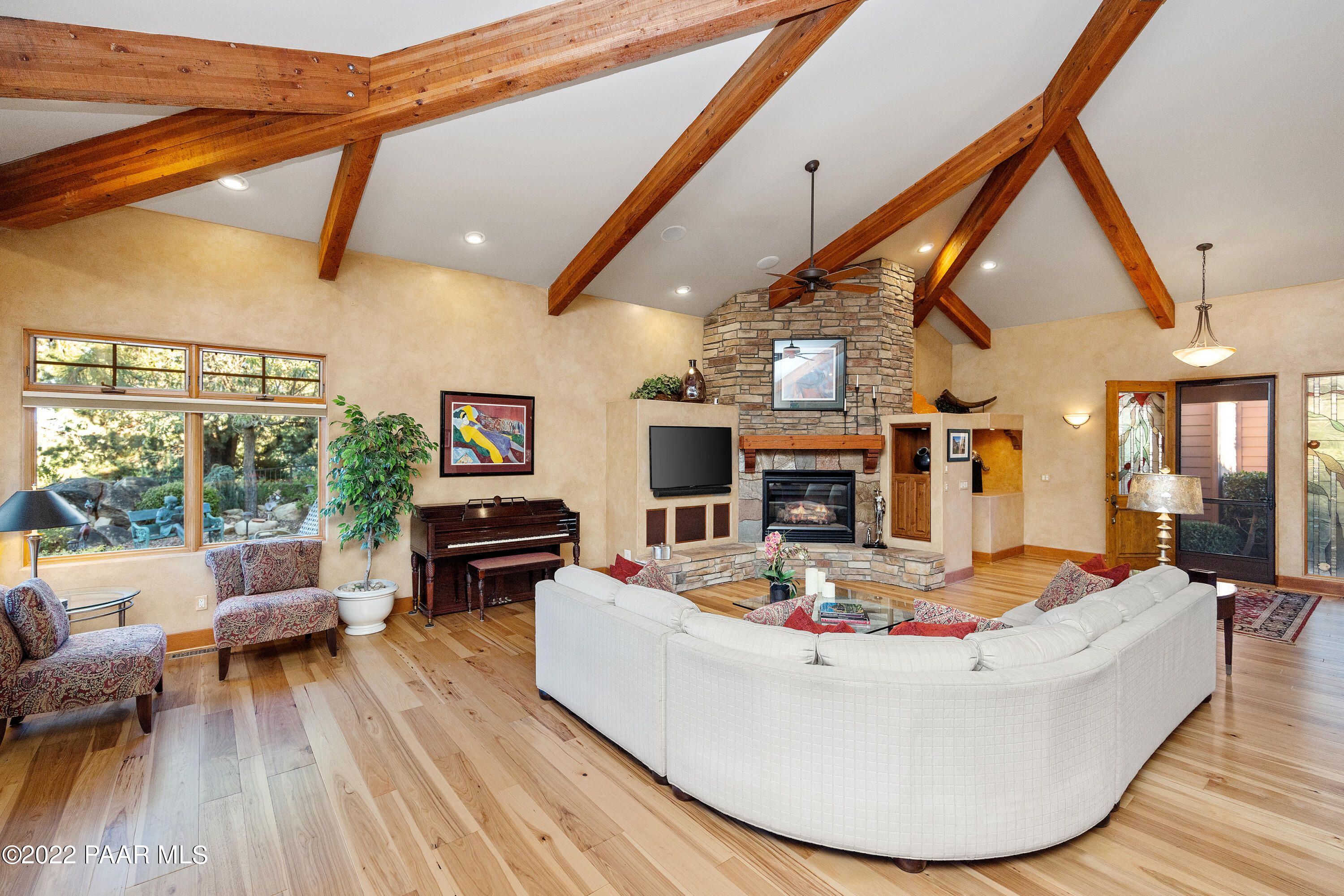 608 Woodridge Lane