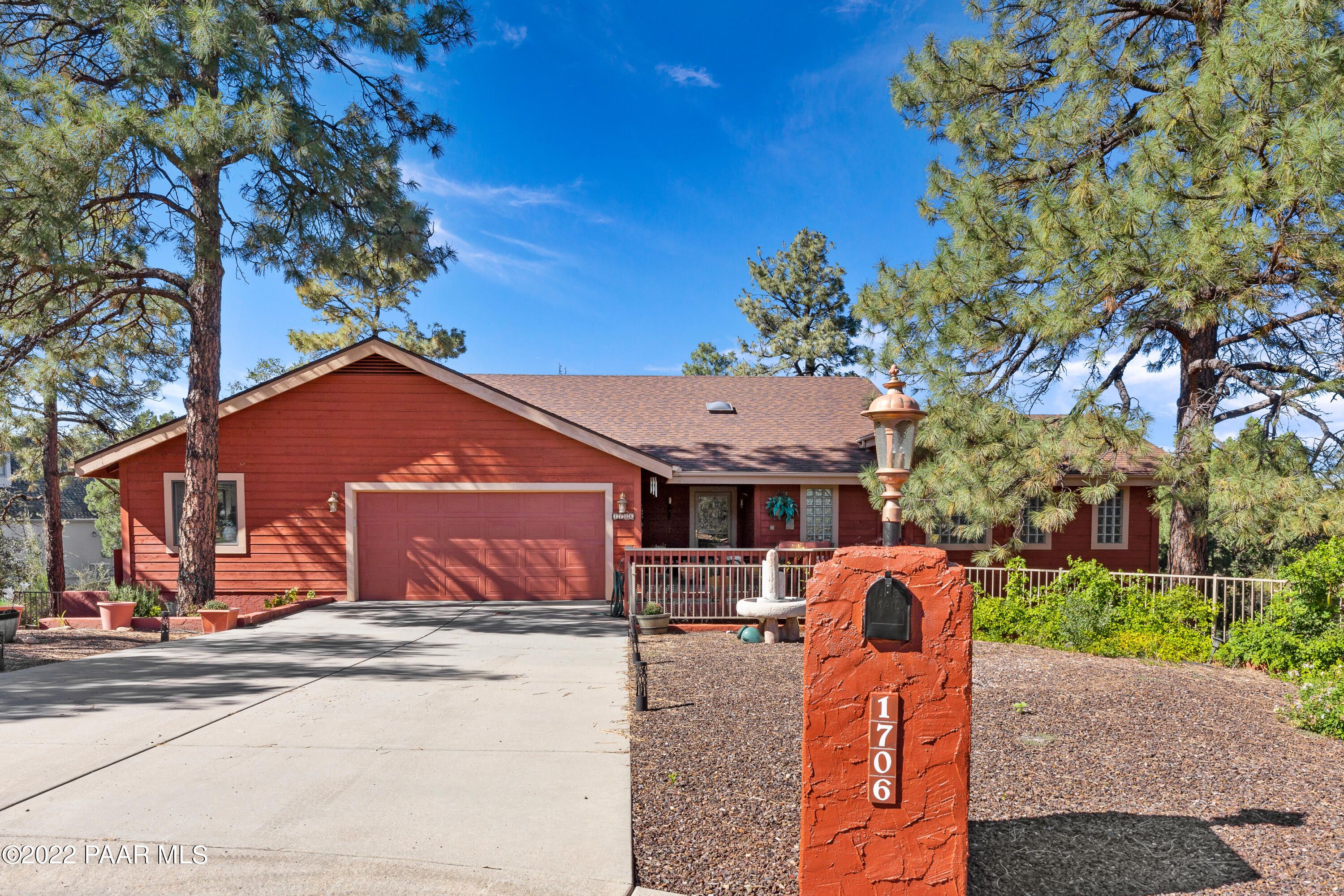 1706 Thunderbird Circle