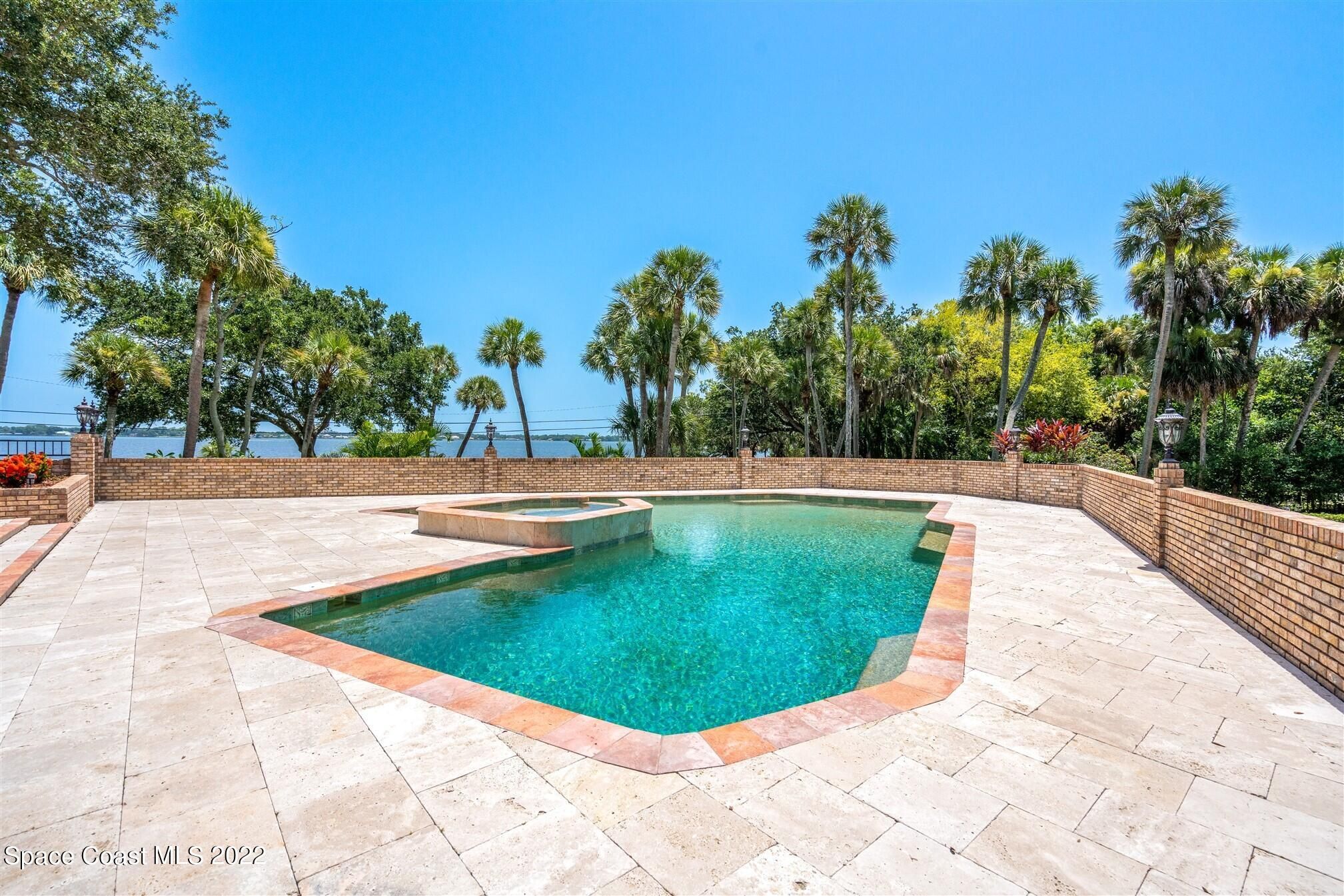 8 River Ridge Drive