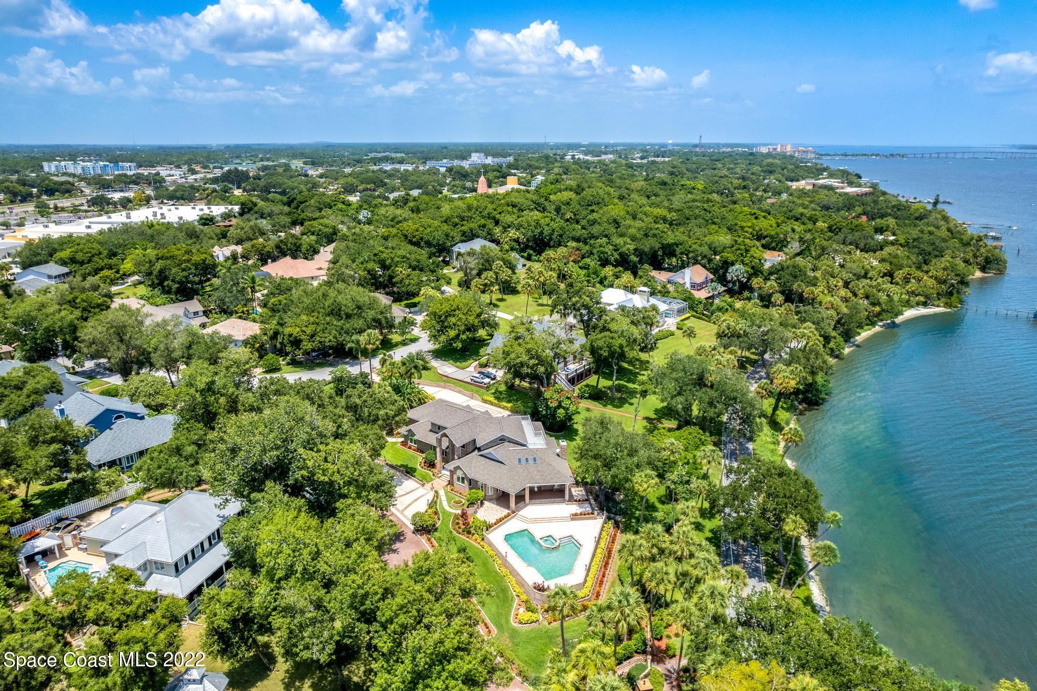 8 River Ridge Drive
