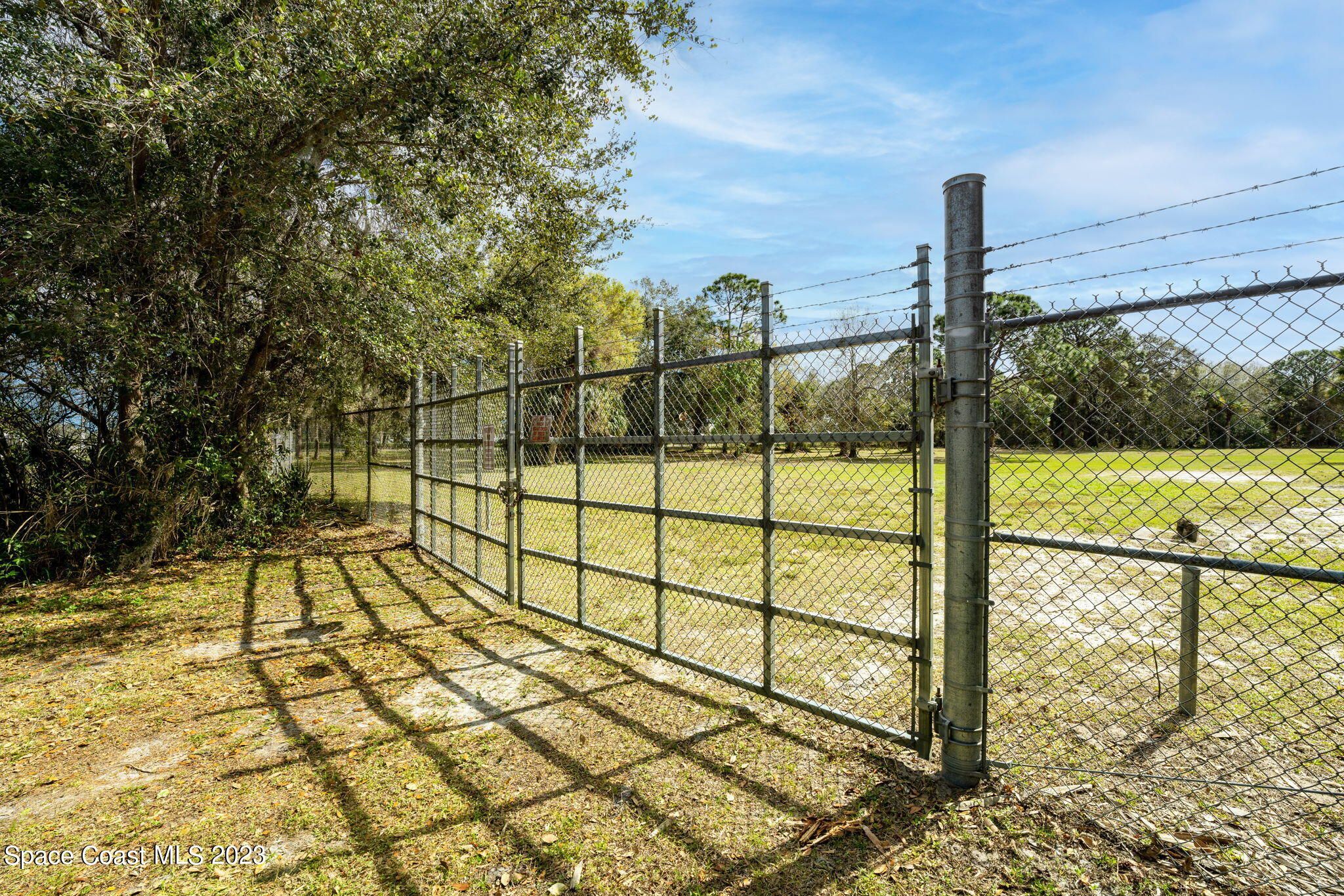9035 Ellis Road