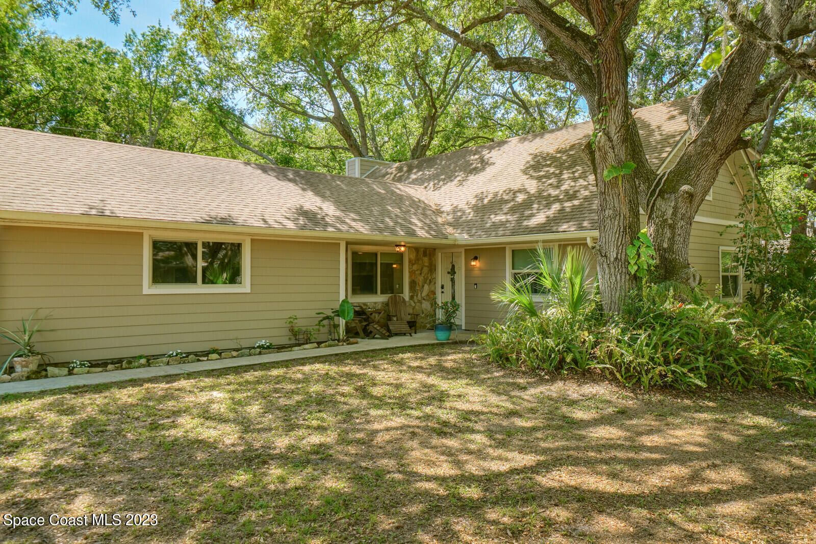 465 Oakwood Court