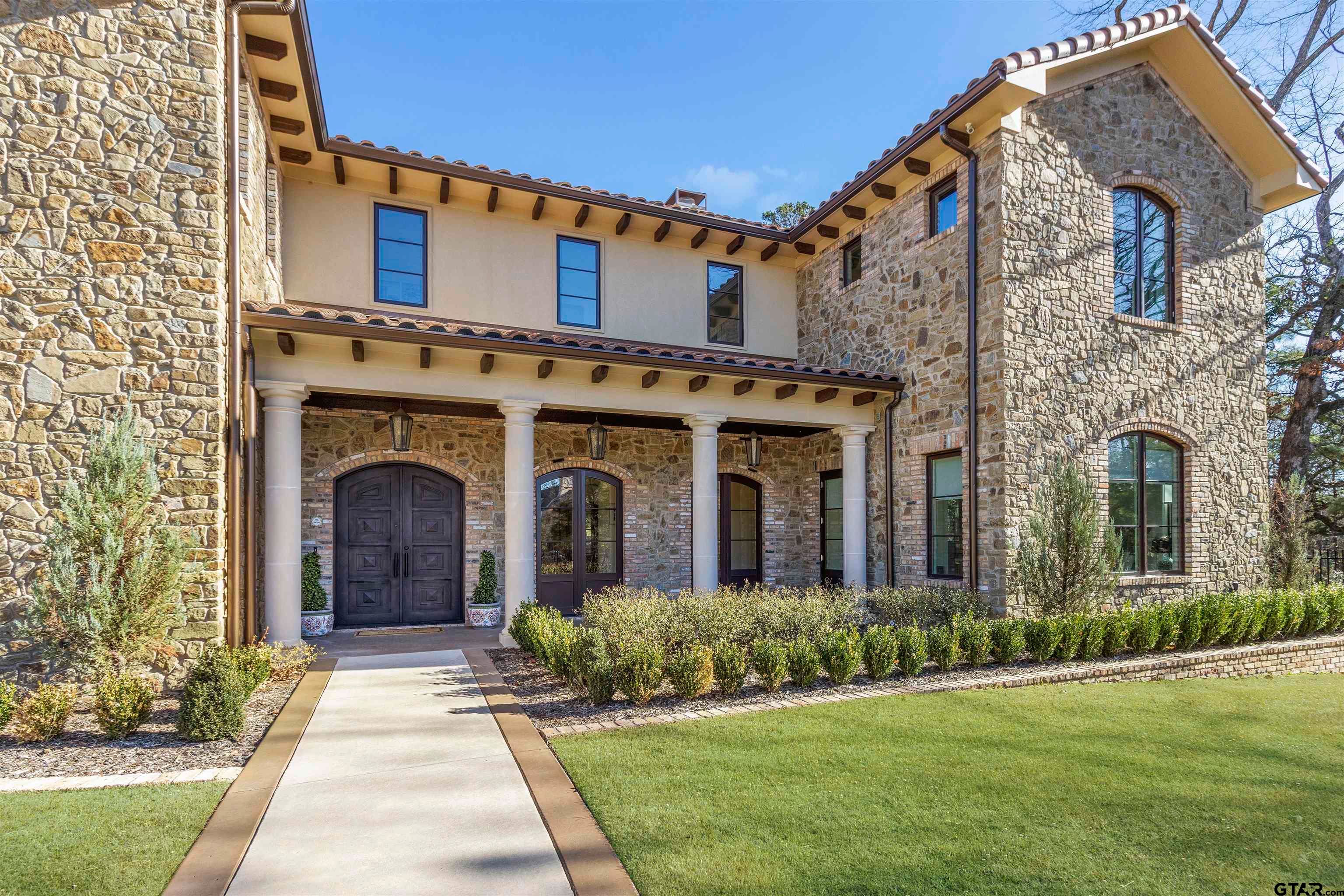 3805 Grand Oaks Cir