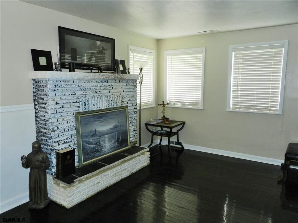 4 E MILL ROAD