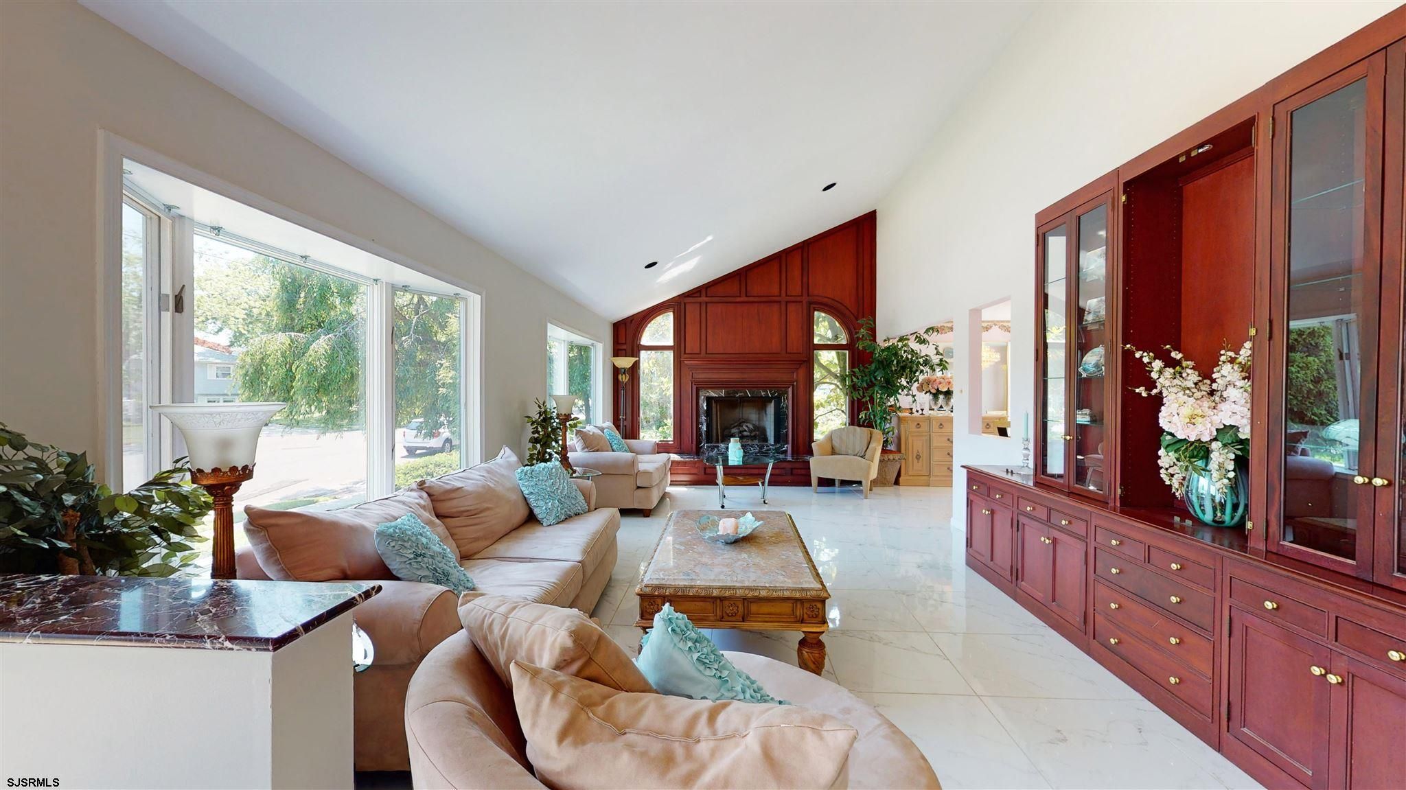 20 S Laurel Dr