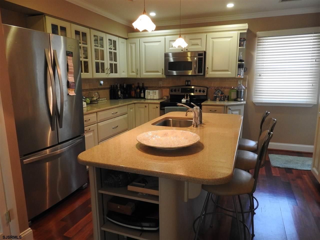 311 N Canterbury Ct