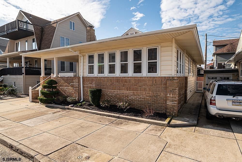 104 S Stratford Ave