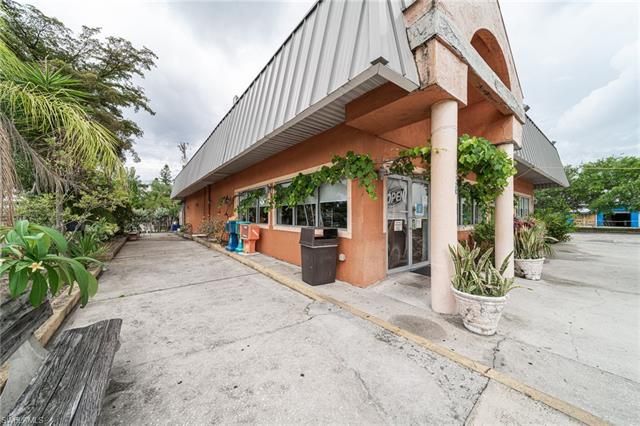 1130 N Tamiami Trl