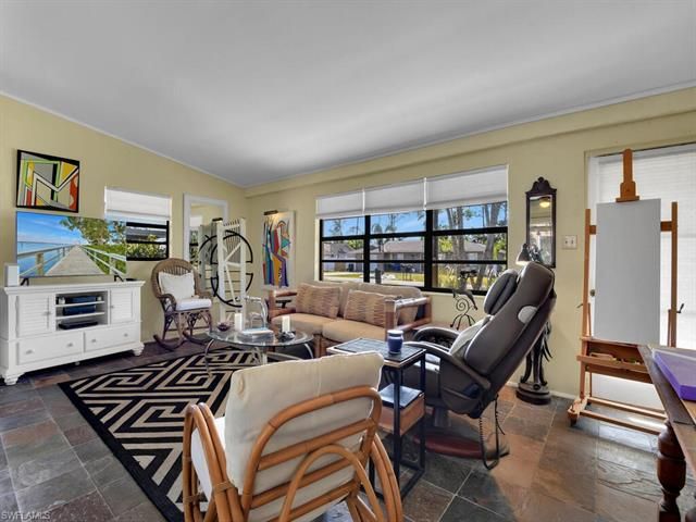 2137 Chandler Ave