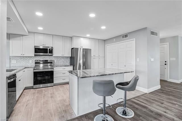 4312 S Bay Cir