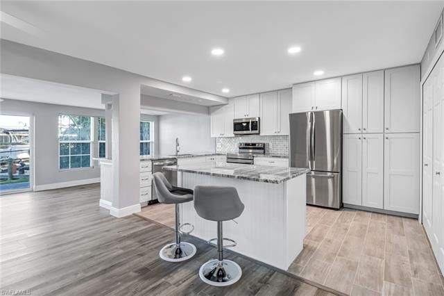4312 S Bay Cir