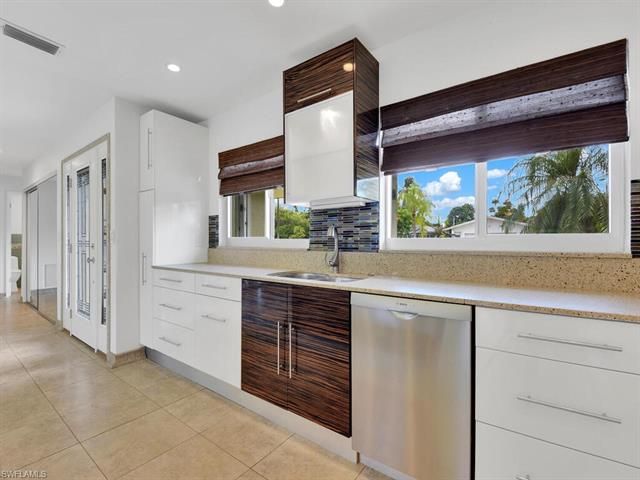 4456 Lakeside Ave