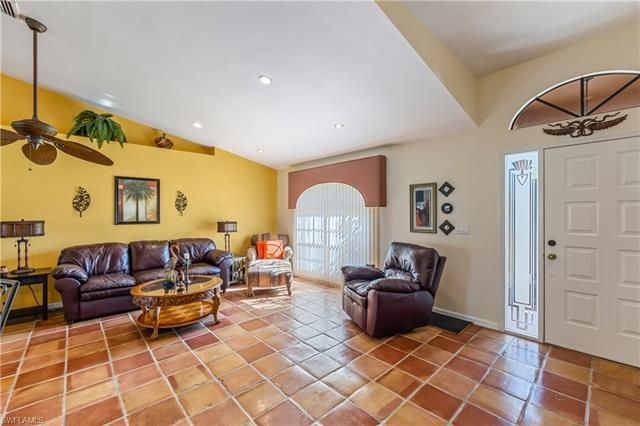 2123 SW 49th Ter