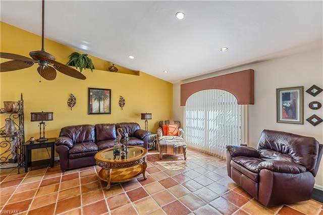 2123 SW 49th Ter