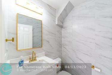 2546 SE Springtree Pl