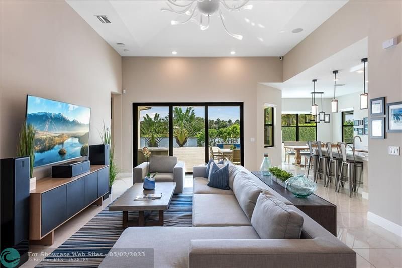 12140 Lake House Ln