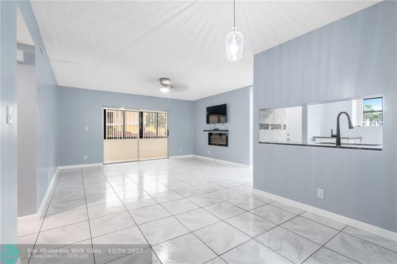 3089 N Oakland Forest Dr
