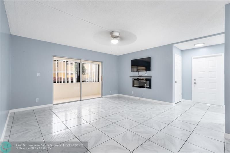 3089 N Oakland Forest Dr