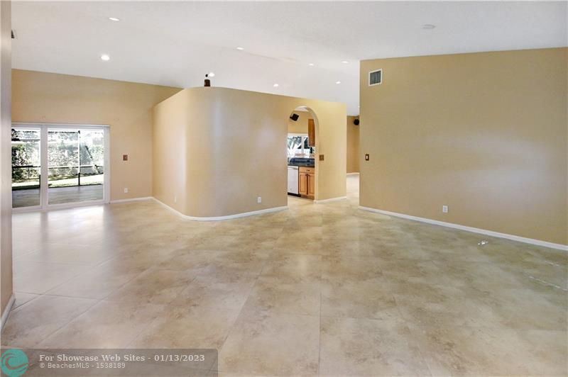 10027 NW 56th Ct