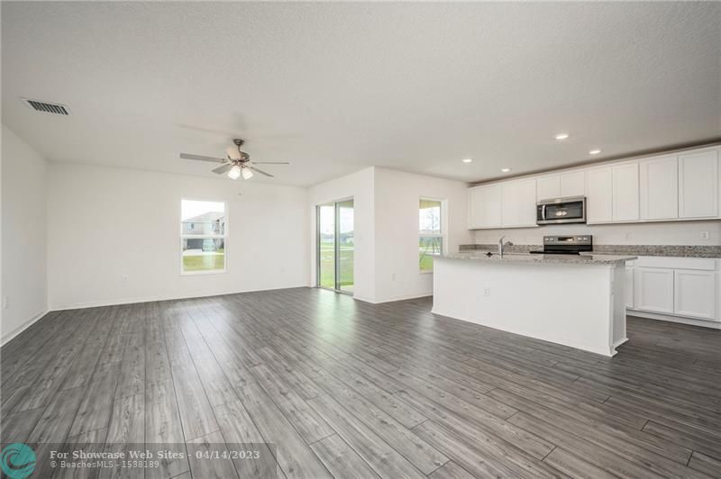 737 SE Fallon Dr