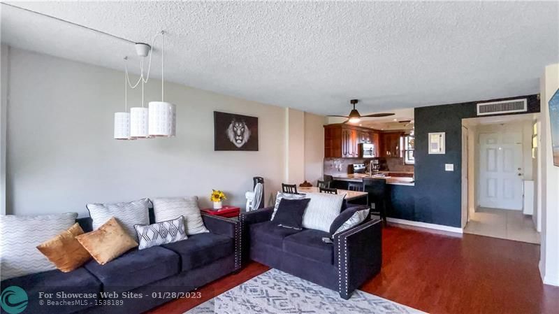 112 Royal Park Dr