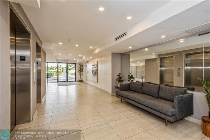 105 N Lake Emerald Dr