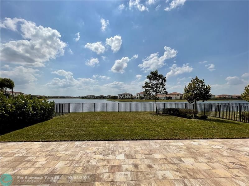 11850 N Baypoint Cir