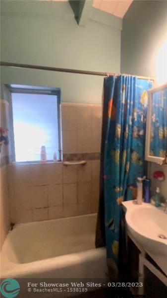308 NE 8th Ct