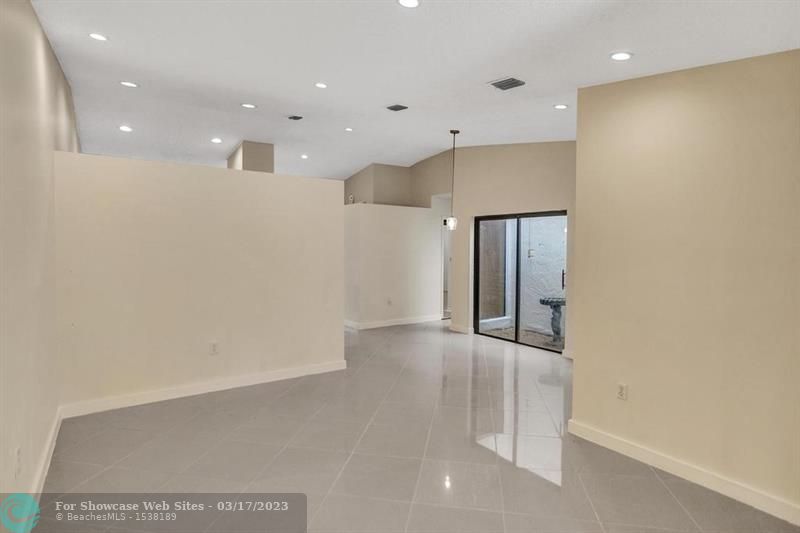 6640 NW 176th Ter