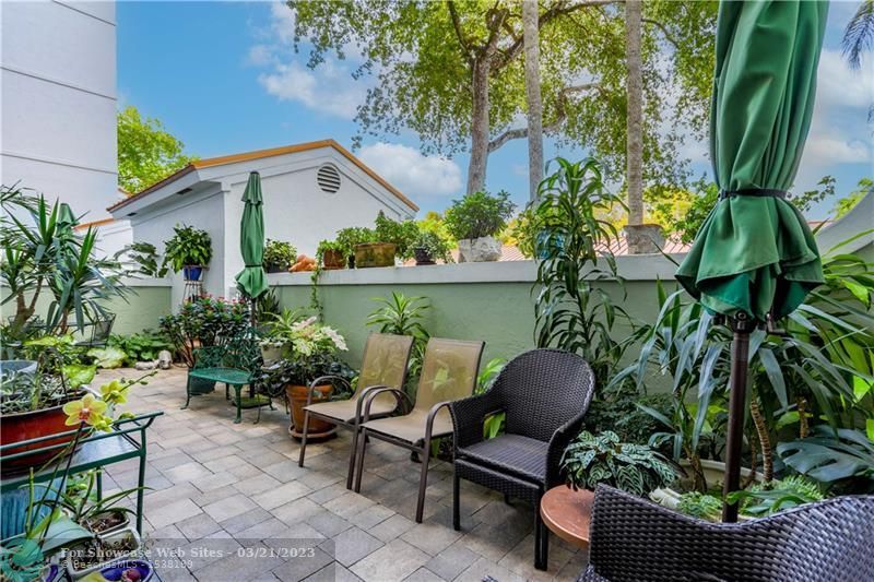 4112 W Palm Aire Dr