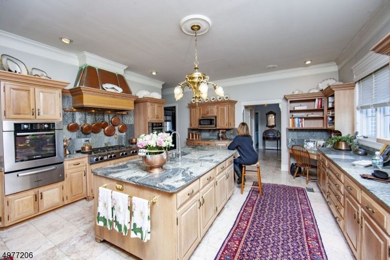 667 Estell Manor