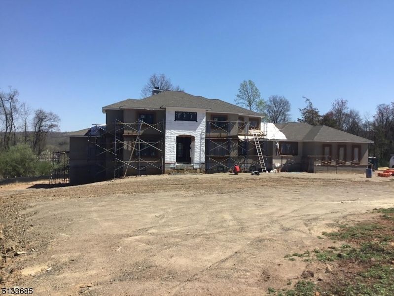 5 Twin Brooks Ct