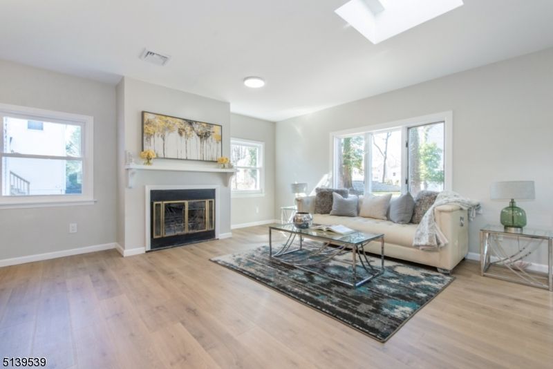 231 King St