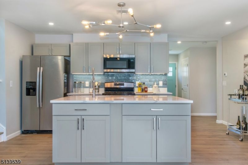 231 King St