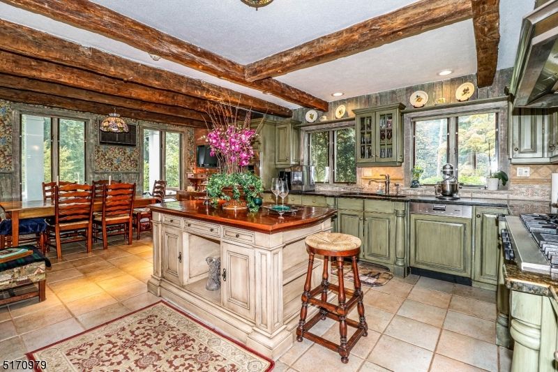 163 Oakwood Dr