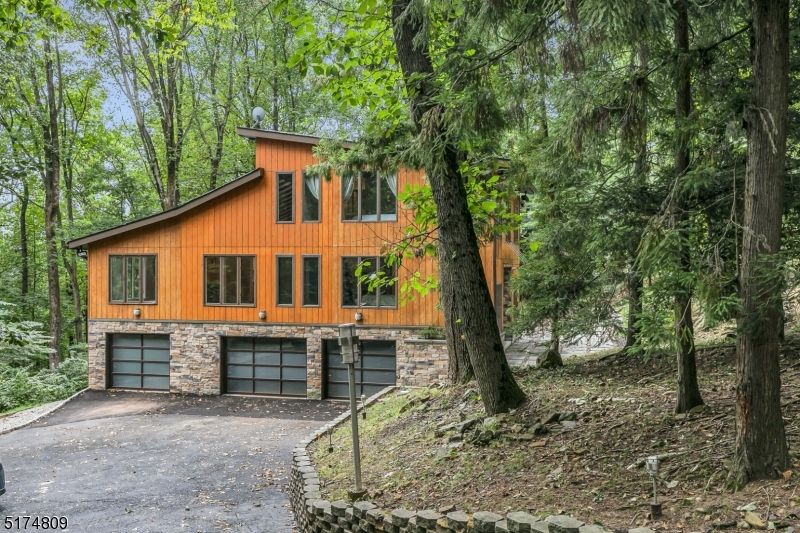 1204 Johnston Dr