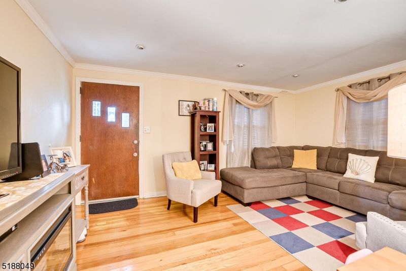 383 Douglas Rd