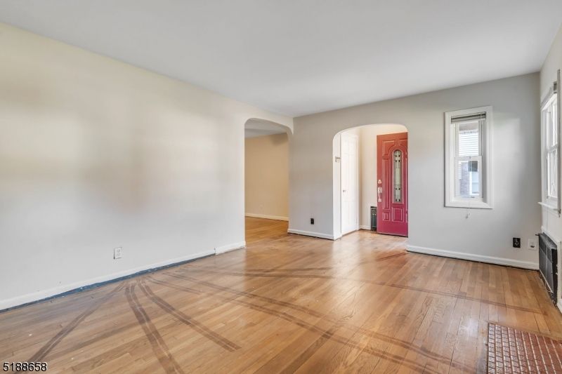 14 Morlot Ave