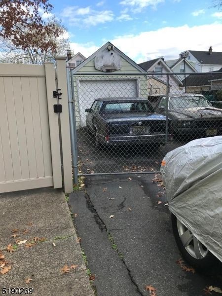 123 Hillcrest Ter